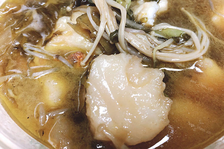 做酸菜鱼的时候，酸菜鱼片怎么腌制比较鲜嫩？