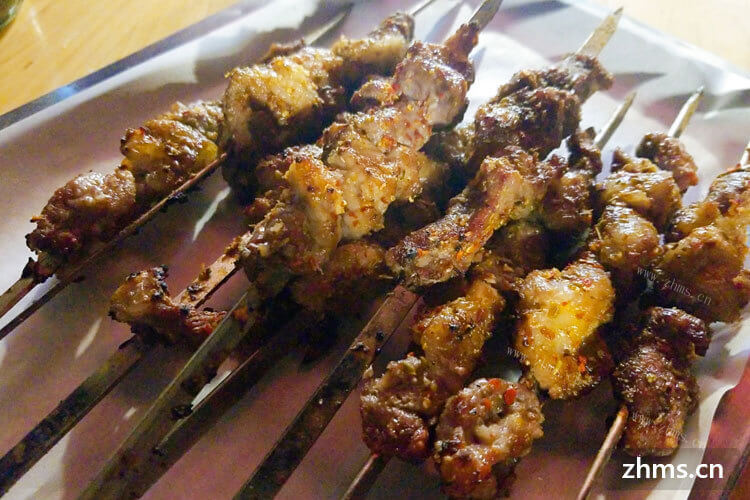 新疆美食很多，新疆美味羊肉串烤馕怎么样？