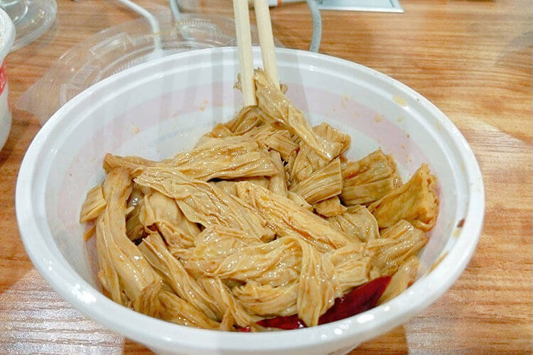 重庆凉拌菜好好吃啊，重庆凉拌菜素菜用哪几种调料调制的？