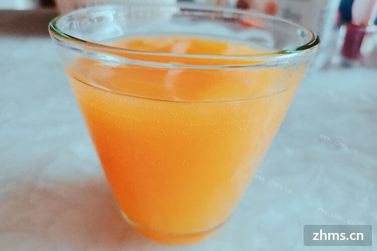 我非常喜欢喝鲜橙汁，怎样榨的鲜橙汁更加好喝？