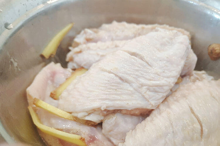 烤鸡翅需要提前腌制，烤鸡翅腌制多久呢？