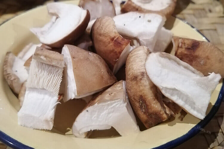 香菇鸡汤为什么会苦，不应该是有香菇和杞的甜味吗？