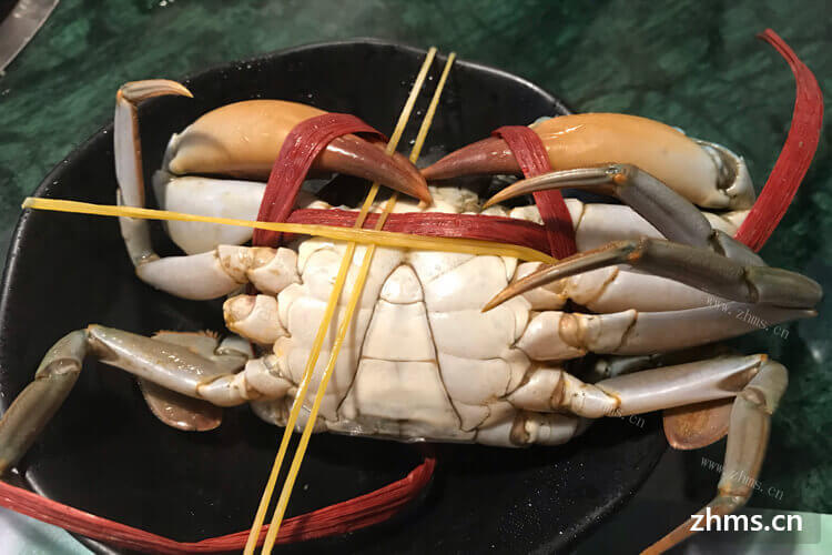 冻螃蟹上锅蒸多长时间才能够成熟呢？冷水还是热水呢