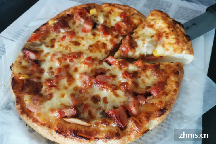 看披萨店制做披萨很简单，请问自制薄底披萨难吗？
