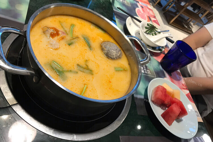 刚刚到重庆吃火锅， 请问重庆锅巴饮年代火锅味道怎么样？