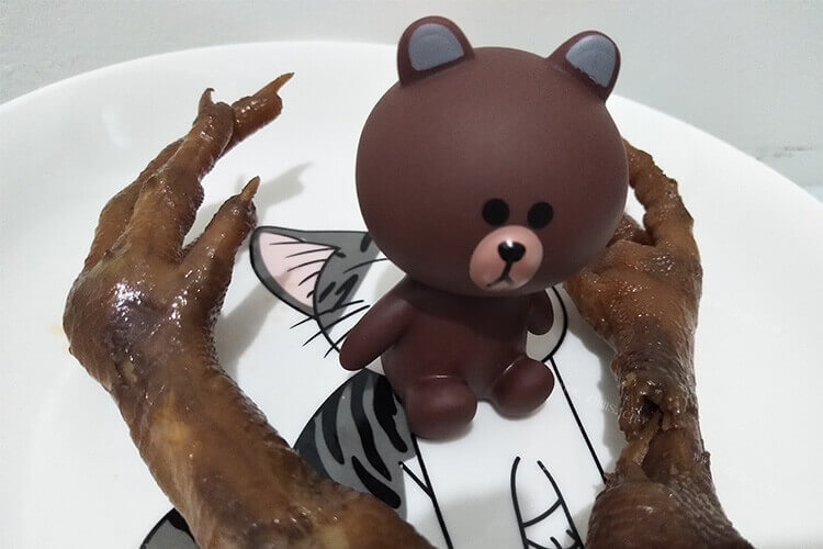 冰箱里还剩下一盘虎皮鸡爪，虎皮鸡爪怎么加热？