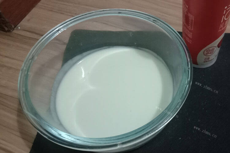 酸奶的做法有很多，厚切炒酸奶用的什么粉？