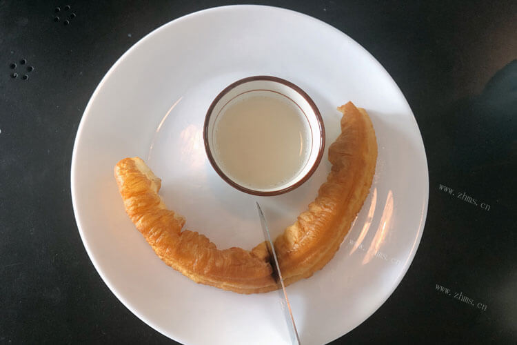 豆浆和油条经常在一起搭配，豆浆油条的梗是什么？