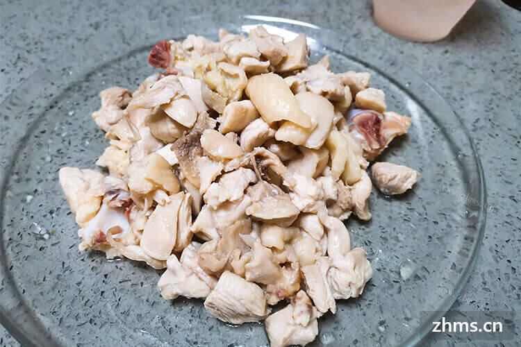鸡肉炒青椒鸡肉切条香菇怎样切呢？有没有简单的方法？