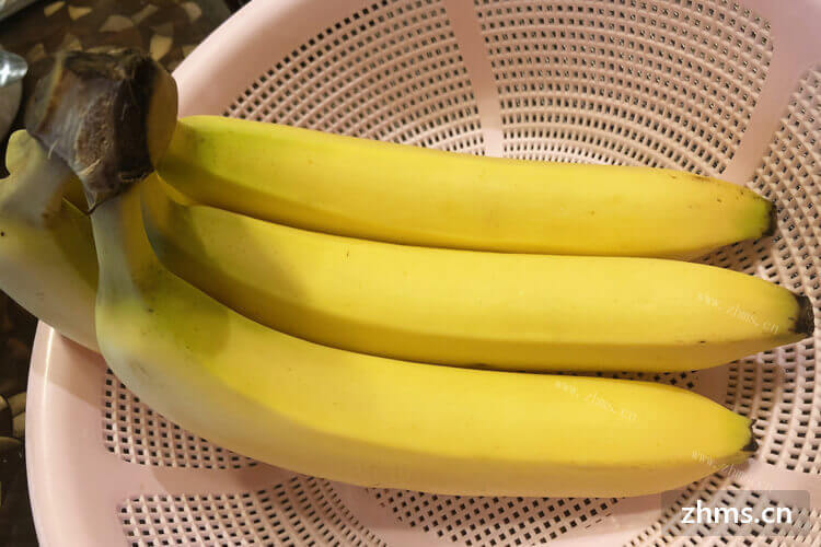 香蕉摘下时是青色的哦，那么为了香蕉尽快上市，怎样催熟香蕉?