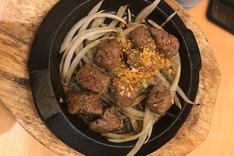 必胜客西冷和肋眼牛排哪个更好吃呢，可以推荐一下吗？