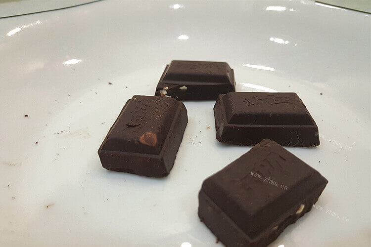 比较喜欢黑巧克力，吃黑巧克力的较佳时间是什么时候？