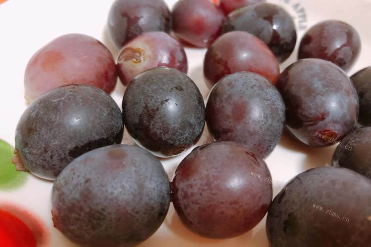 提子和葡萄都好吃，提子好吃还是巨峰葡萄好吃？