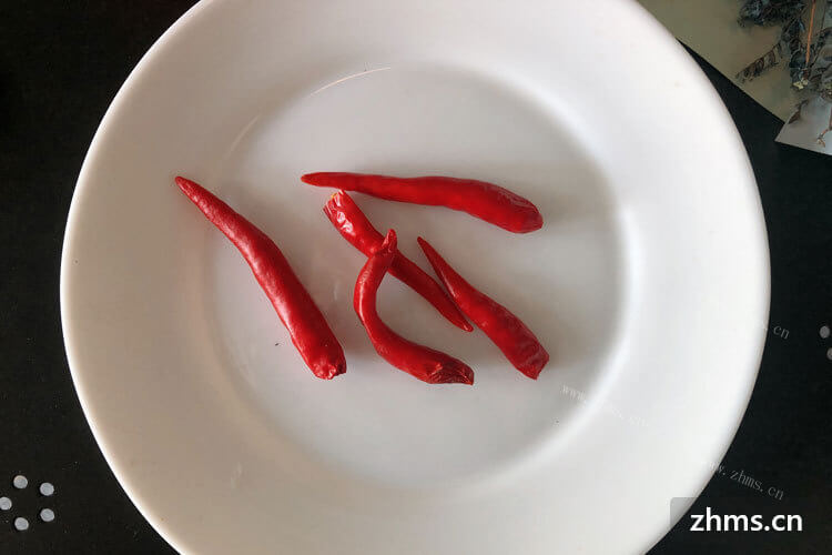 自己很喜欢吃腌辣椒，那么辣椒腌制方法是什么？