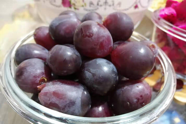 夏黑葡萄与提子的区别大不大，可以简单的介绍一下吗？
