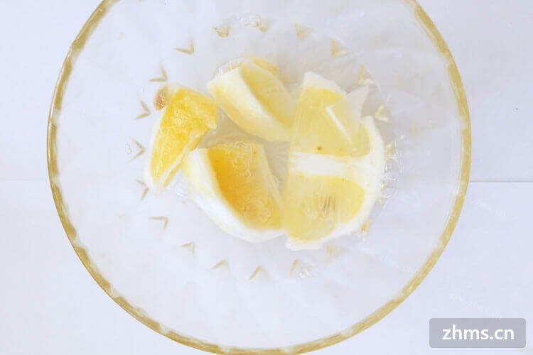 今天想做一些金桔柠檬冲水喝，金桔柠檬冰糖熬制多久？