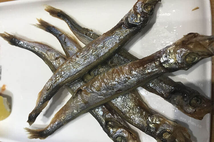 想吃烧烤秋刀鱼，烧烤秋刀鱼是新鲜的还是冻货？