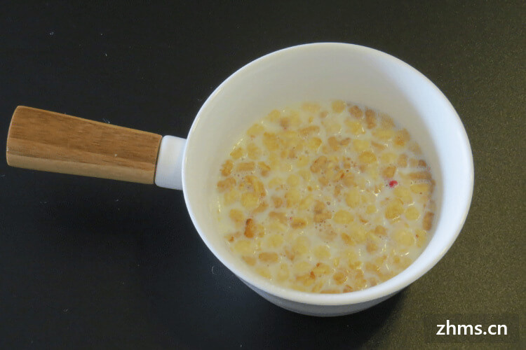 水果燕麦怎么吃？还在用开水冲泡水果燕麦的朋友，赶紧看下这些新奇美味的花式吃法吧！
