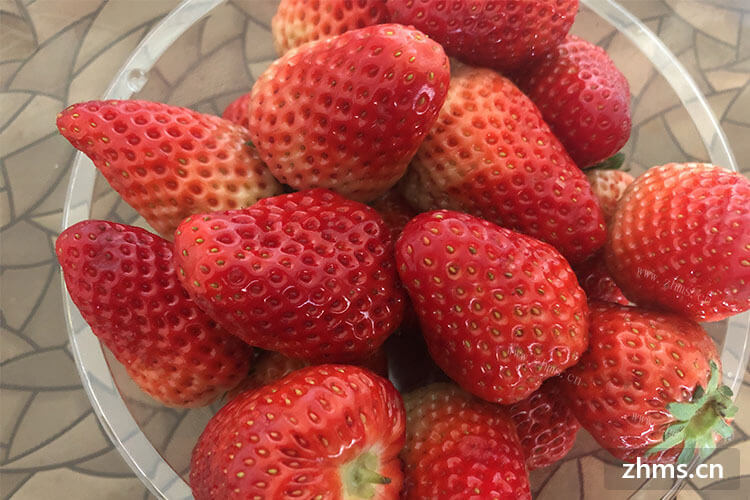 我比较喜欢吃草莓，我想问问草莓的营养价值怎样