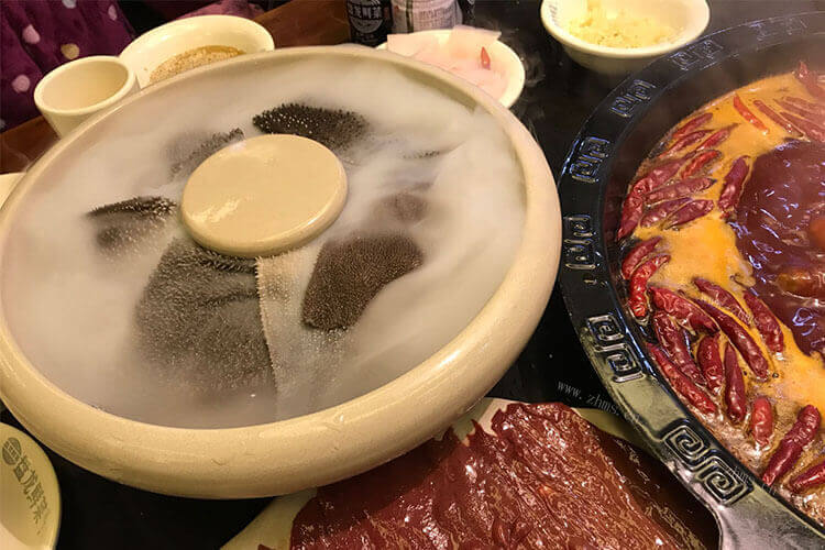 同事送了一些毛肚，毛肚是什么动物的什么部位？