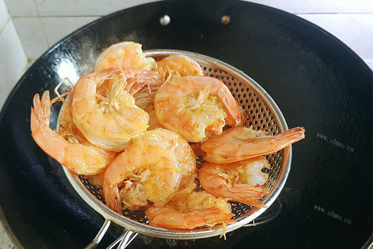 媳妇学习清蒸大虾，清蒸大虾最简单的制作方法在哪里可以学？