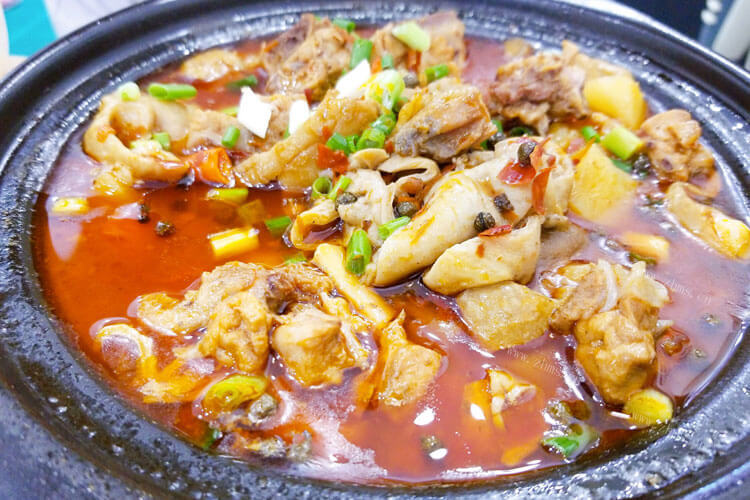 红烧排骨可以选择用砂锅炖，砂锅红烧排骨汤的食材是一些什么？