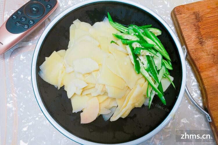 竹笋是一种美味的食材。竹笋怎么切片？