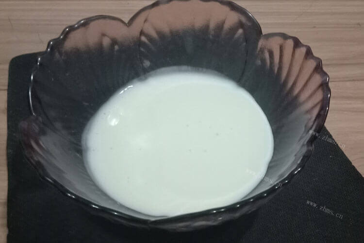 酸奶的做法有很多，厚切炒酸奶用的什么粉？