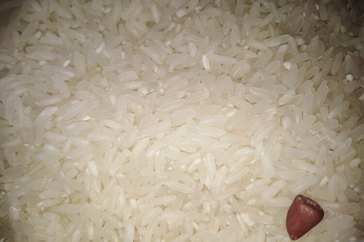 采购了一些大米来卖，真空包装大米可以保存多久？
