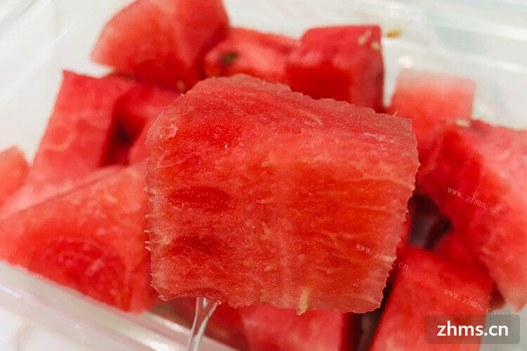 想自己在家做水果沙冰，不知道西瓜冰怎么做的呢