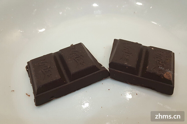 白巧克力和黑巧克力的区别是什么呢？大家有研究过吗？