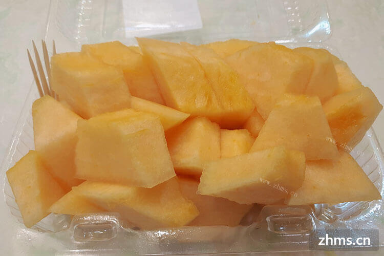 想吃哈密瓜，但超市的哈密瓜都不便宜，哈密瓜很名贵吗？请问哈密瓜的出产地是哪里？