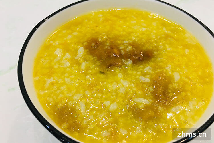 看电视上人家熬的小米粥金黄浓稠、款式多样，请问小米粥怎么做好喝？