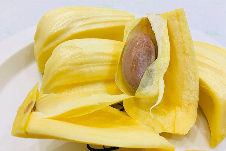 菠萝蜜是一种热带水果，菠萝蜜的肉跟皮各占重多少求告知