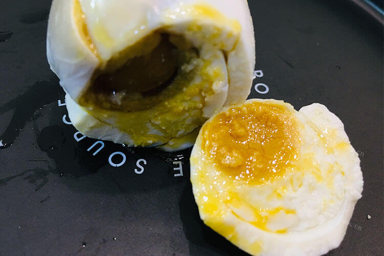 南瓜炒咸鸭蛋怎么做好吃又简单，咸蛋要生的还是熟的好？