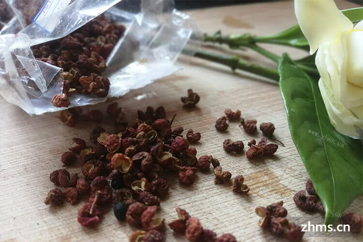 自家花椒树的花椒成熟了，请问一下大家花椒腌制该怎么腌呢？
