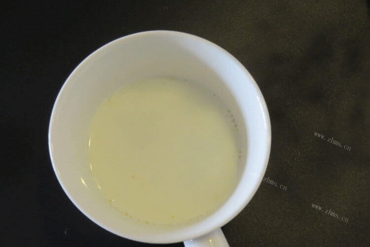 我想去除杯子牛奶味，装牛奶后的杯子有异味怎么去除？