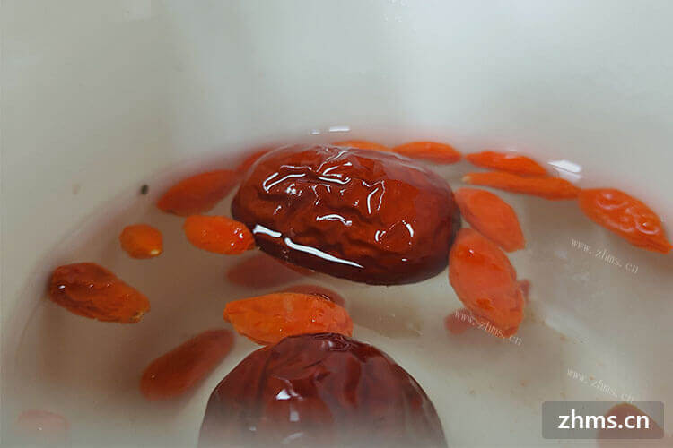 准备了一些红枣枸杞泡水喝，怎么泡红枣枸杞？