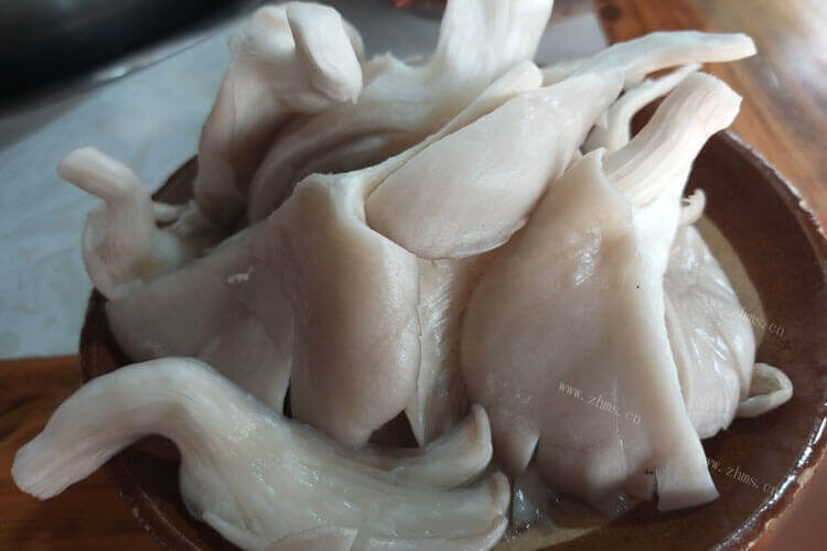 想做一道蔬菜汤，请问平菇豆腐白菜汤怎么做？