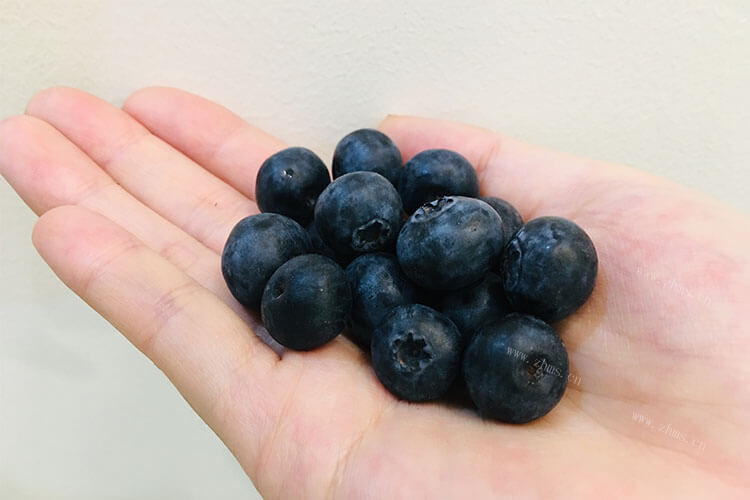 我想买一下蓝莓，怡颗莓和佳沃蓝莓哪个好？