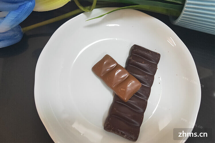 平时很喜欢吃费列罗巧克力，想问下费列罗金莎巧克力可以搭配什么