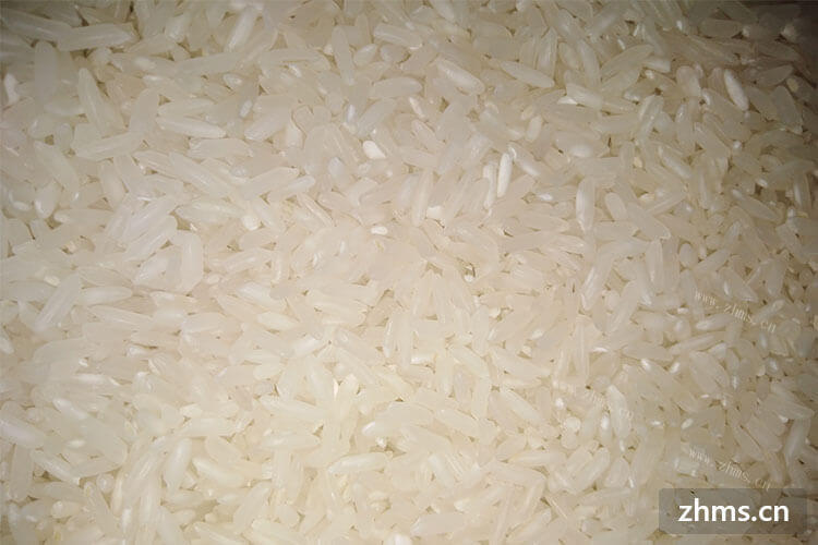 最近家里没有大米了，想去买一点大米，大米怎么挑选呢