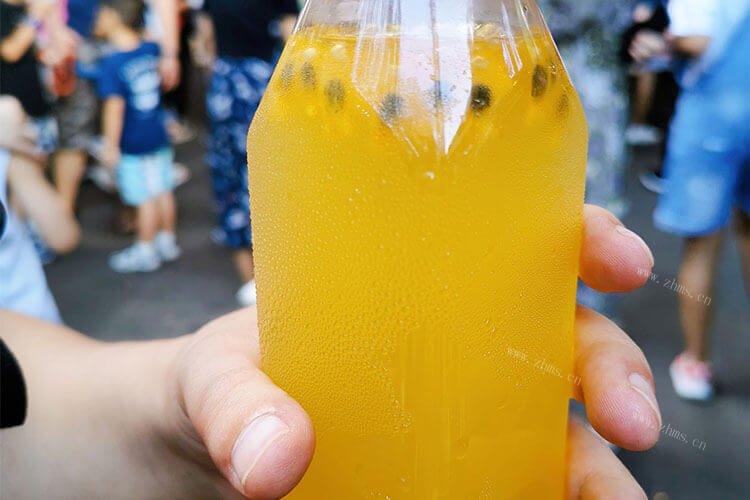 泡了一杯蜂蜜柠檬百香果，自家泡的蜂蜜柠檬百香果能放多久呢？