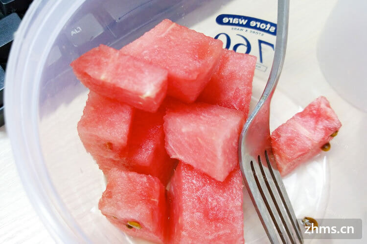 想自己在家做水果沙冰，不知道西瓜冰怎么做的呢