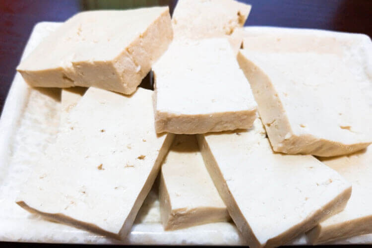 豆腐和腐竹都是非常好吃的，油豆腐和腐竹的营养多吗？