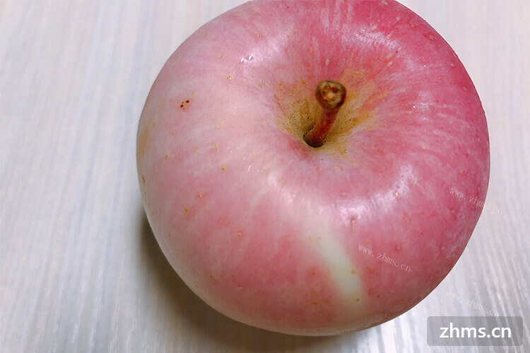 苹果削皮好吧?一次吃苹果时突然想起吃苹果削皮好还是不削皮好