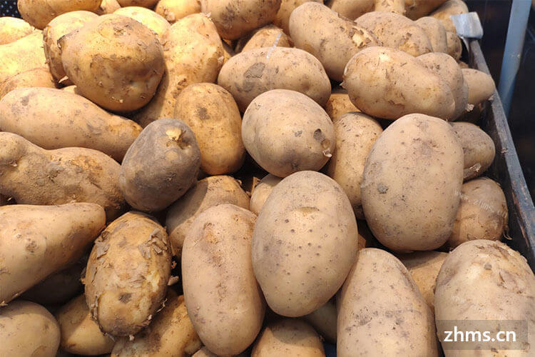 土豆去皮后就容易变色，土豆去皮冰冻可以保存吗？
