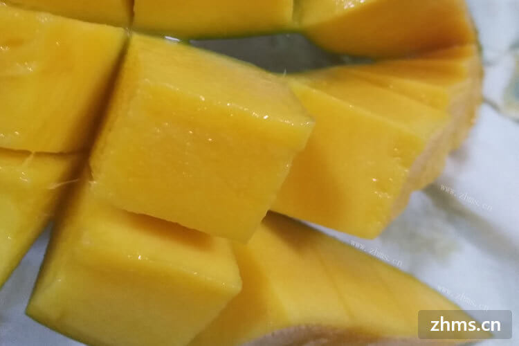 芒果除了能够生吃我们在吃芒果的时候，将芒果火上烤去皮行不行？