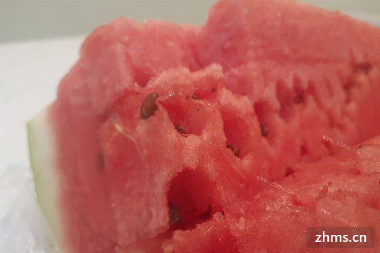 西瓜清甜凉爽，怎么辨西瓜的生熟呢