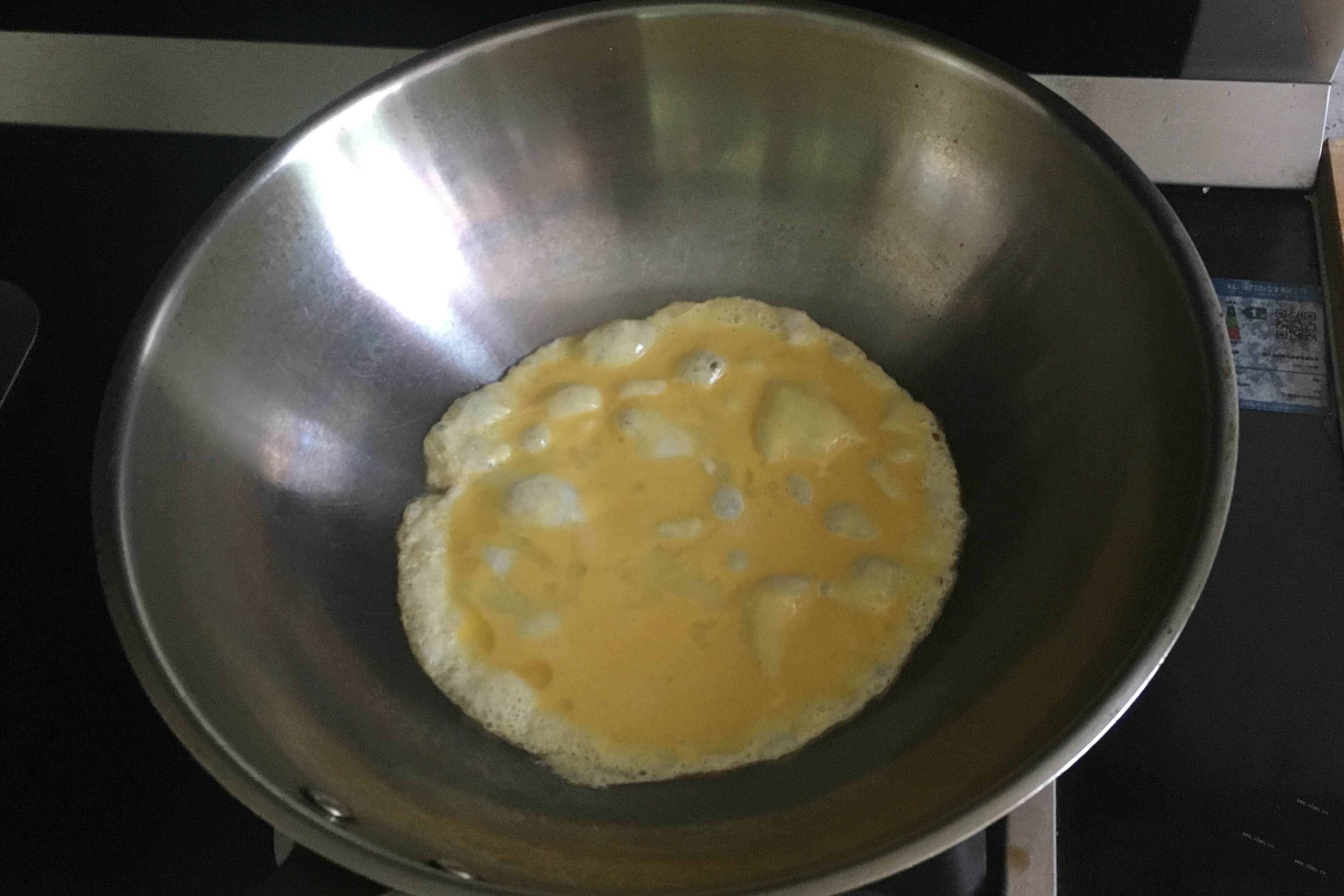 既好吃又简单的香肠炒饭，下班回家15分钟内就能吃上饭第三步